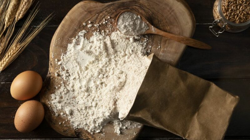 Mąka razowa – czym jest? Do czego jej użyć?