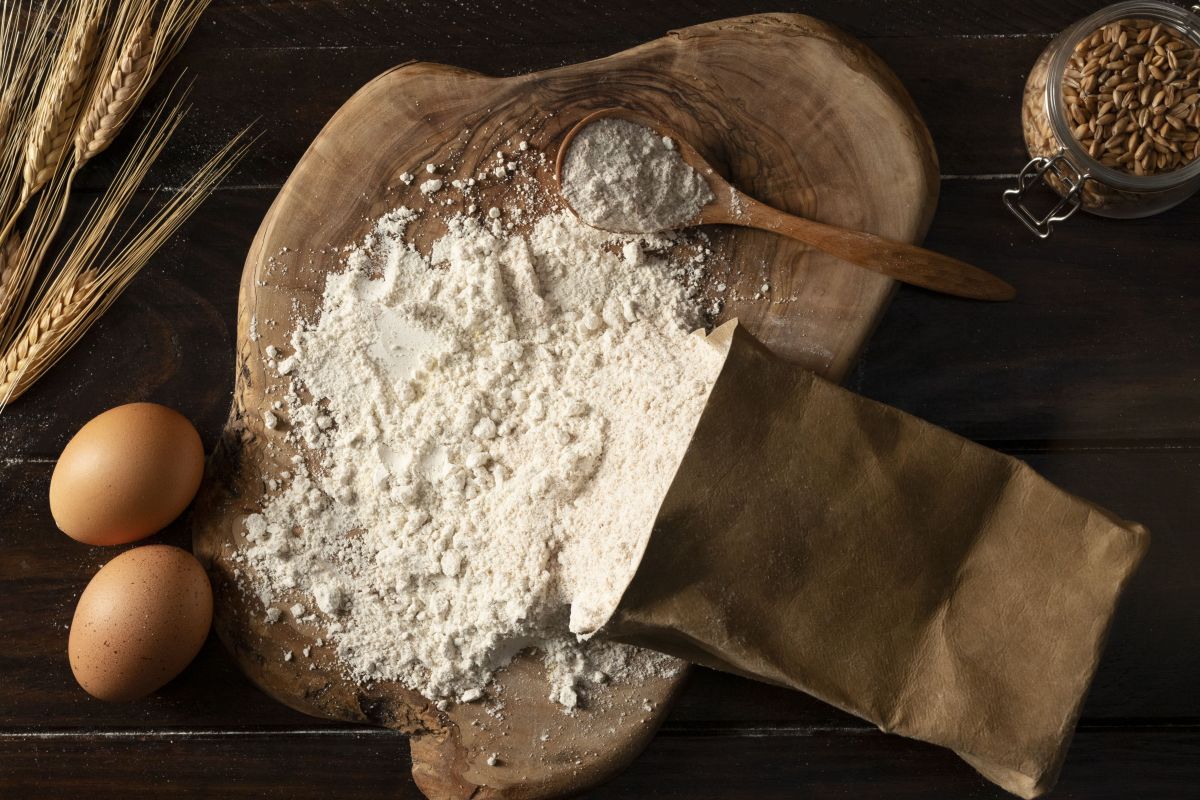 Mąka razowa – czym jest? Do czego jej użyć?